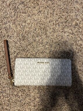 Michael Kors Jet Set wristlet NWT